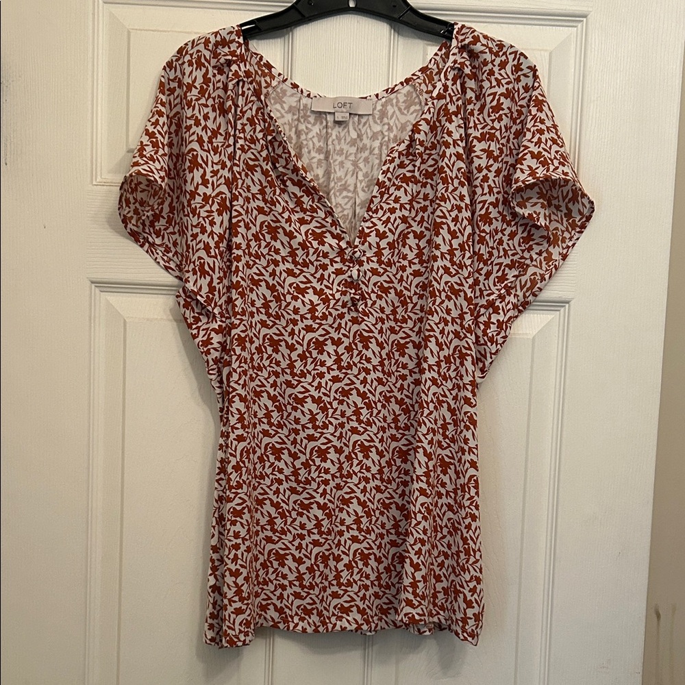 LOFT Women's Orange and White Patterned Blouse
